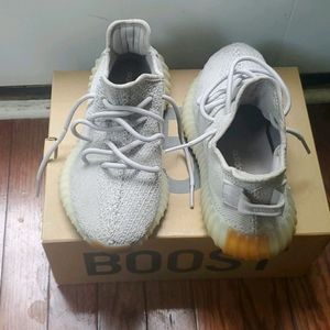 Yeezy Boost 350 V2